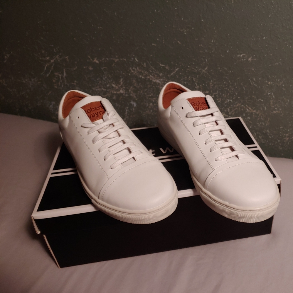 Robert Wayne white leather sneakers (Never Worn)